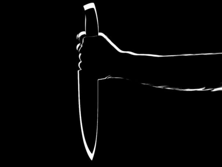 Допились: женщина нанесла 30 ударов ножом сестре