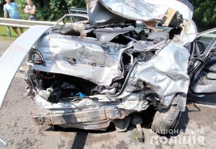 В жуткой аварии на трассе "Киев-Чоп" разбились иностранные студенты: двое погибли (фото)