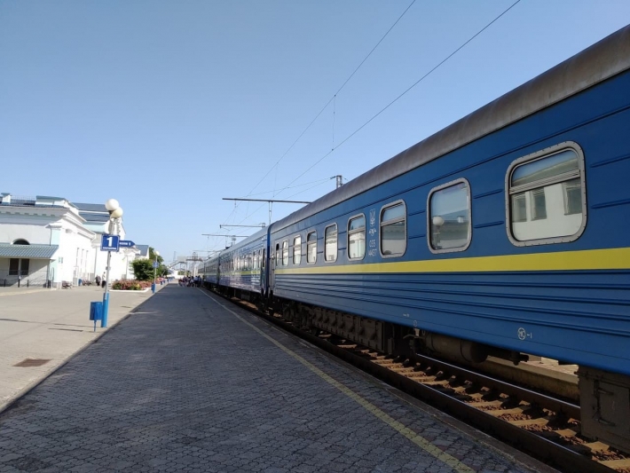 Через Мелитополь проследуют еще два специальных поезда