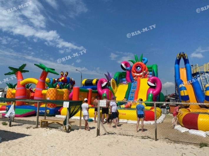 Как в Кирилловке на пляжных развлечениях зарабатывают в сезоне-2021 (фото, видео)