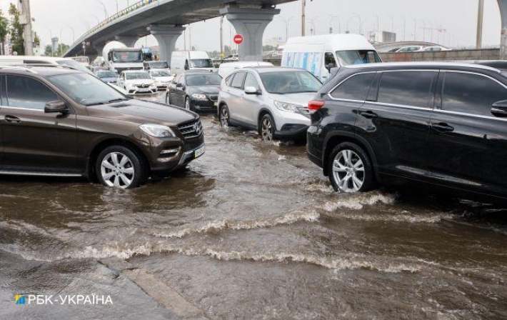 В Украину опять несутся сумасшедшие ливни: какие области затопит