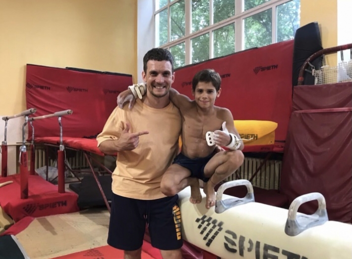В Мелитополе показали как проходит тренировка знаменитого гимнаста (видео)