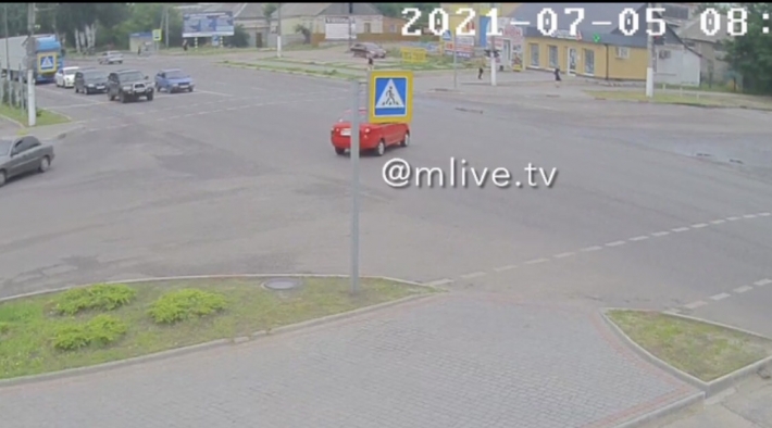 В Мелитополе на перекрестке не разминулись Чери и ВАЗ (видео)