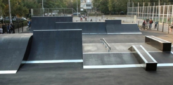 В Мелитополе началось строительство скейтпарка (фото)