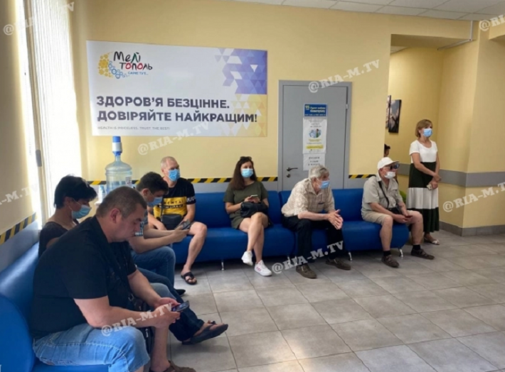 Сколько жителей Мелитополя привились от коронавируса в центре вакцинации за два дня (видео)