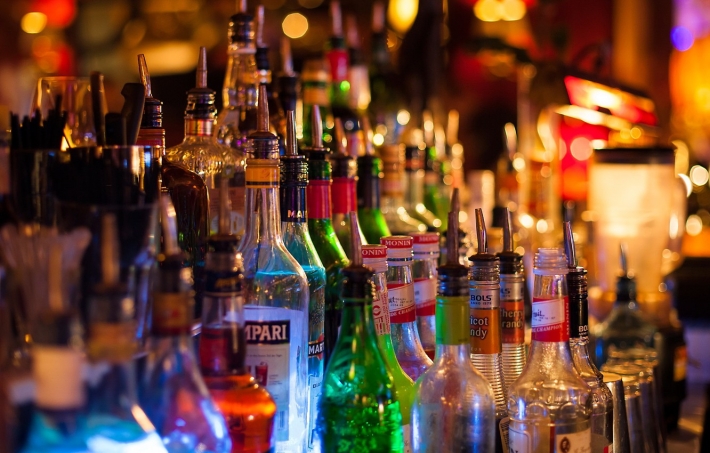Диетолог назвала алкогольный напиток, которые меньше всего навредит в летнюю жару