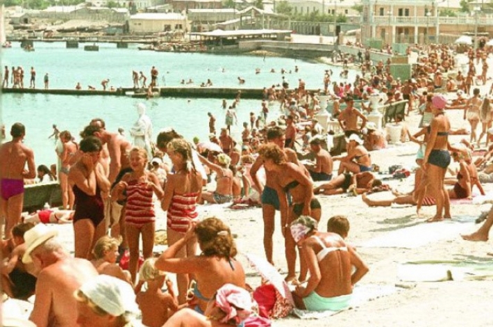 Курьёз. Назад в 80-е или как на Азовском море нынче туристы отдыхают (фото)