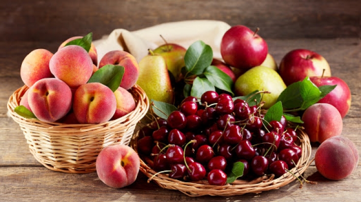 Диетолог рассказала, какие фрукты замедлят старение и даже защитят от страшной болезни