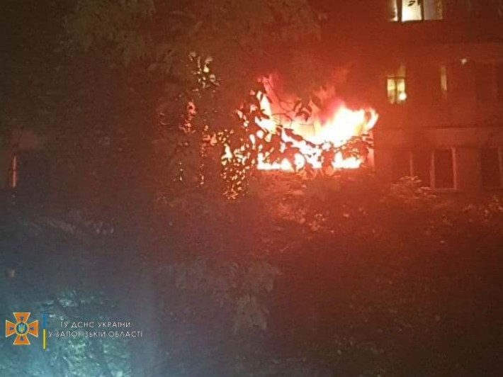 При пожаре в многоэтажке в Запорожье травмировалась 53-летняя женщина