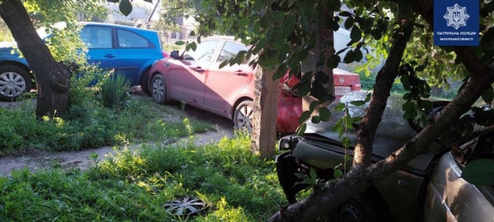 В Запорожье пьяный водитель спровоцировал ДТП и влетел в электроопору