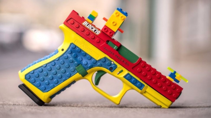 В США выпустили настоящий пистолет в виде игрушки Lego - идея оказалась очень плохой