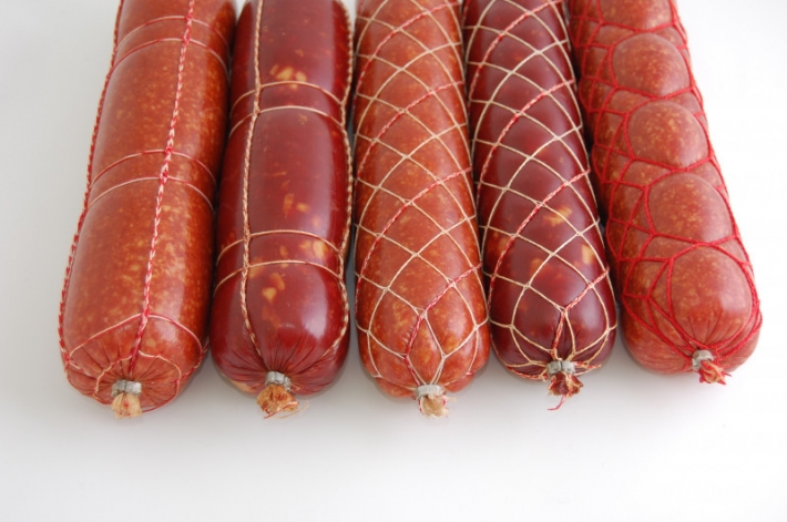 Массовое отравление на мясокомбинате в Полтавской области: в "тюнингованной" колбасе нашли любопытные добавки