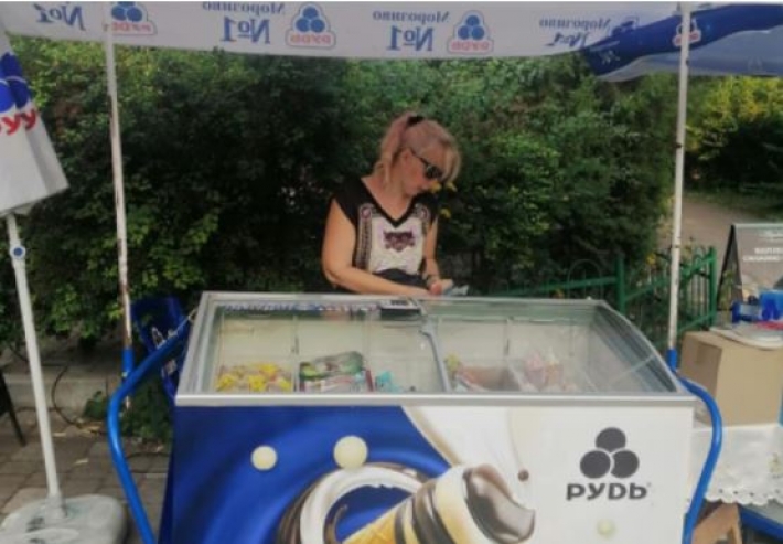 В Киеве продавец мороженого избил покупателя из-за украинского языка: фото