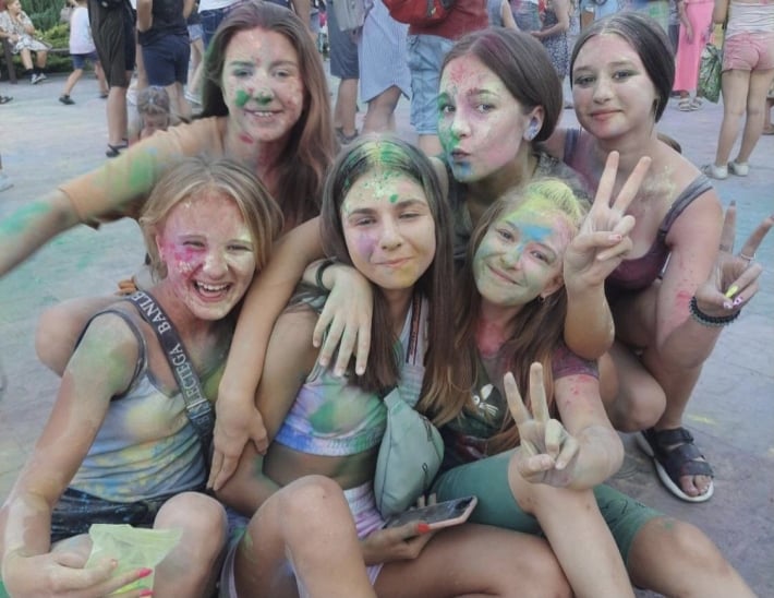 В Мелитополе ярко отпраздновали индийский фестиваль красок Холи