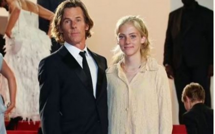 16-летняя дочь Джулии Робертс впервые появилась на красной ковровой дорожке — вместе со своим отцом