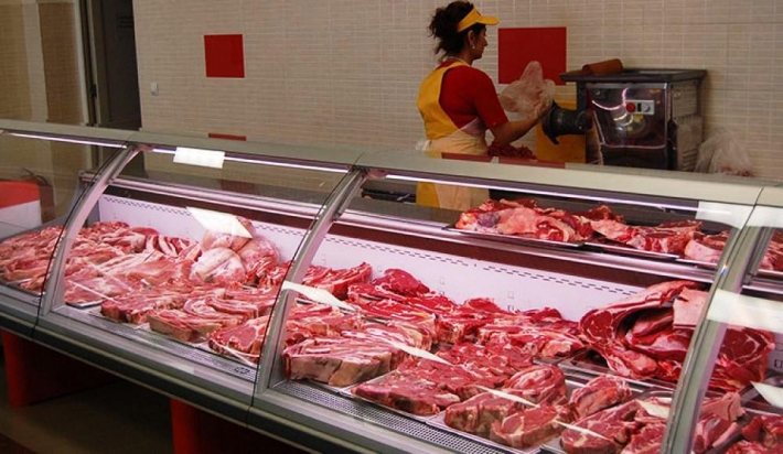 В Запорожье в сети мясных магазинов обвешивают покупателей