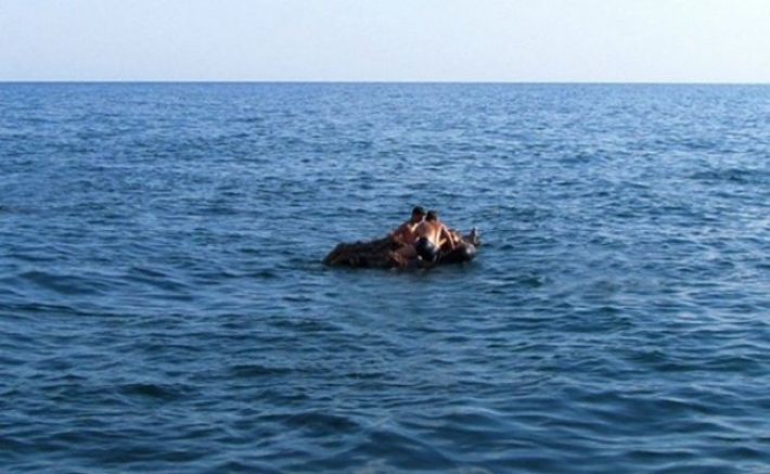 В Кирилловке в открытое море унесло трех человек из Днепра