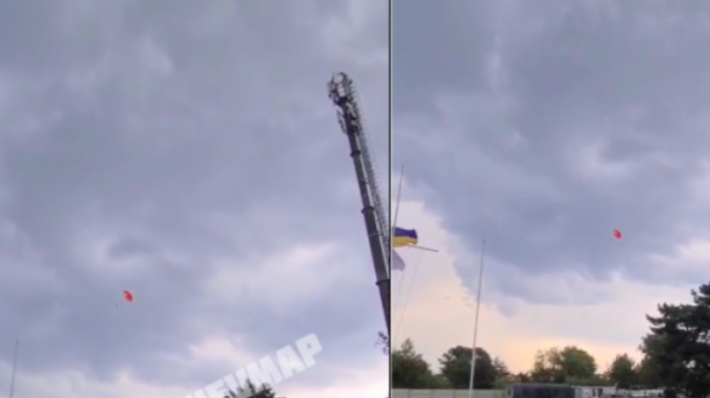 Унесло ветром: появились подробности и видео жуткой истории с парашютистом в Киеве