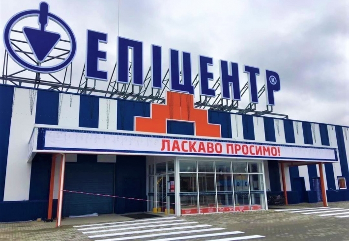 В Мелитополе гипермаркет унижает клиентов и не пускает внутрь (видео)