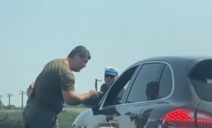 Во вчерашней пробке на кирилловской трассе водители устроили разборки (видео)