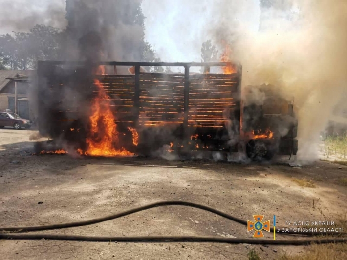 В Мелитополе фура сгорела дотла - подробности пожара  (фото)
