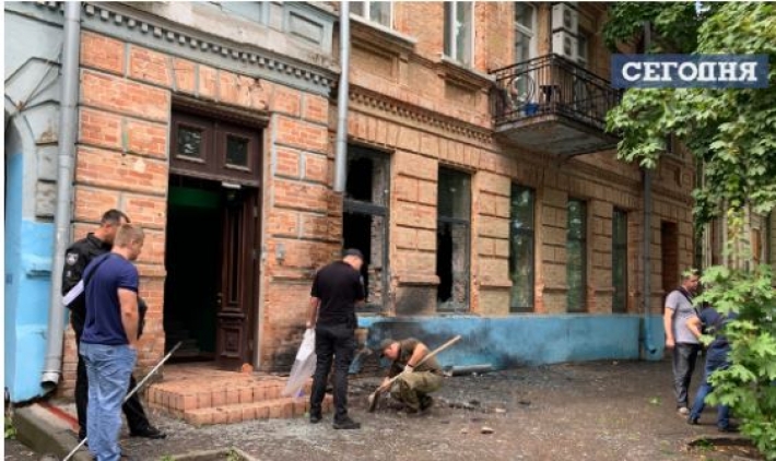 В Днепре в жилой дом подложили взрывчатку: фото и видео с места взрыва