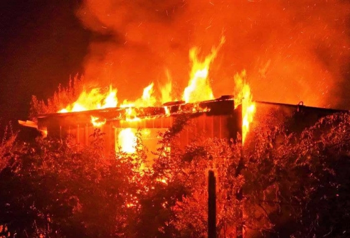 В Запорожской области во время пожара погибли двое людей (фото)