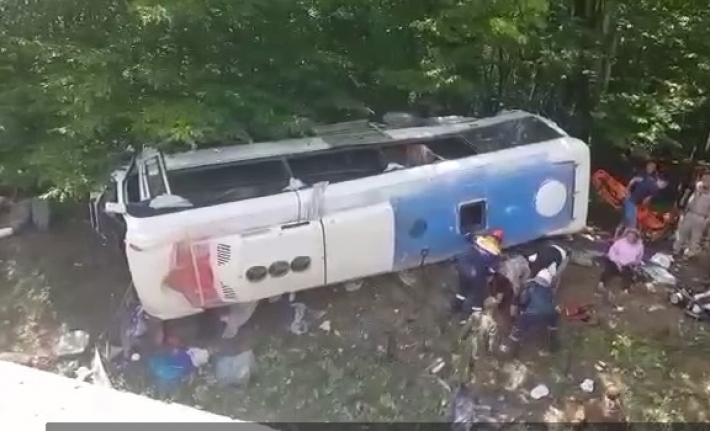 В России у автобуса с туристами отказали тормоза - много жертв: видео