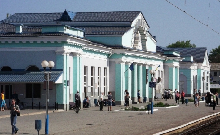 Какие поезда много лет назад по станции Мелитополь останавливались (фото)