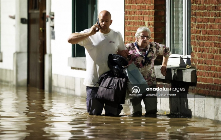 Бельгия снова терпит масштабное бедствие: фото и видео удара стихии