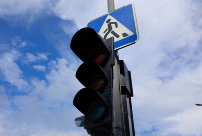Жители Мелитополя жалуются на работу светофора на оживленном участке