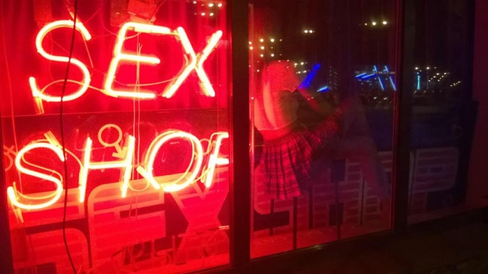 В России продавщица интим-бутика отбилась от грабителя с помощью секс-игрушки