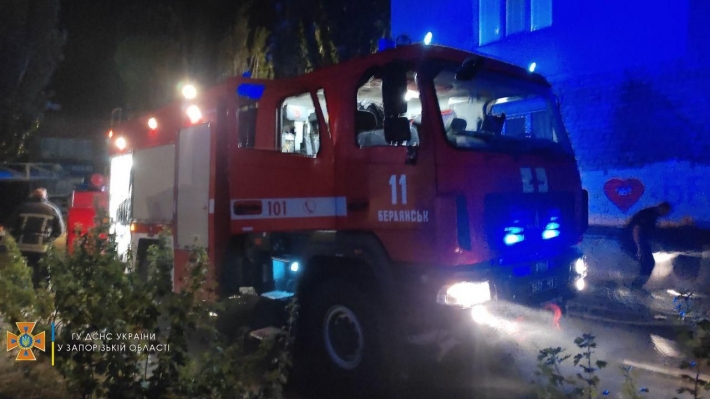 В Запорожской области спасли из пожара в четырехэтажке мужчину