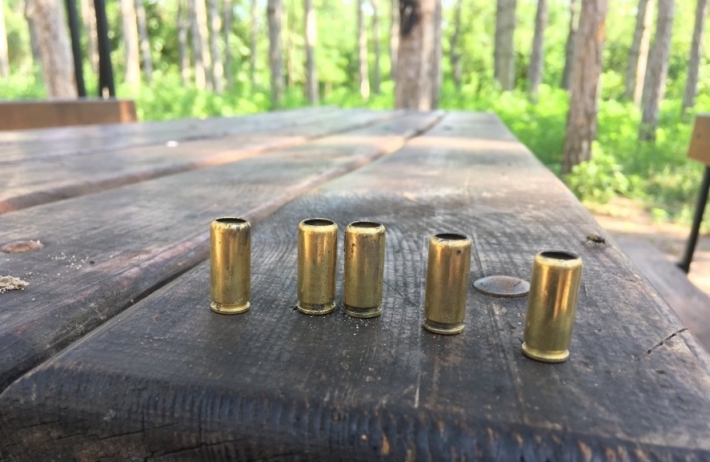 В Мелитополе в лесопарке отдыхающие стреляли возле детской площадки (фото, видео)