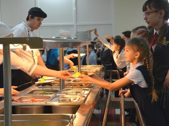 В школах Мелитопольского района будут переходить на шведскую систему питания