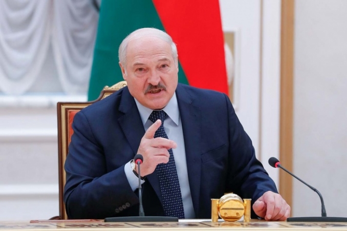 Лукашенко назвал Тихановскую дурой и мерзавкой (видео)