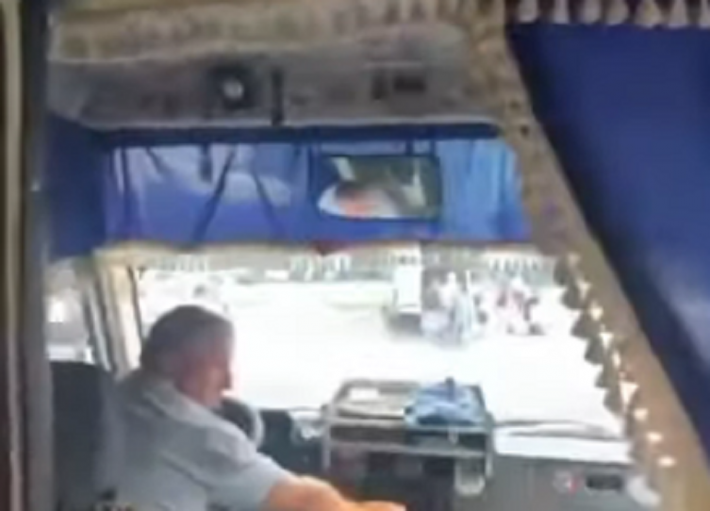 В Киеве пассажир жестоко пошутил над водителем маршрутки: видео