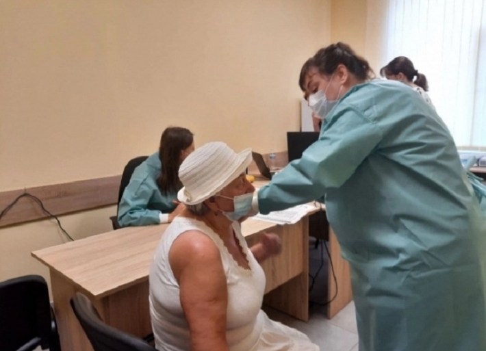 До коллективного иммунитета далеко - сколько жителей Мелитополя уже вакцинировались