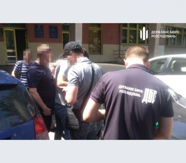 Полицейского задержали на взятке в 40 тысяч гривен - за что деньги требовал (фото)