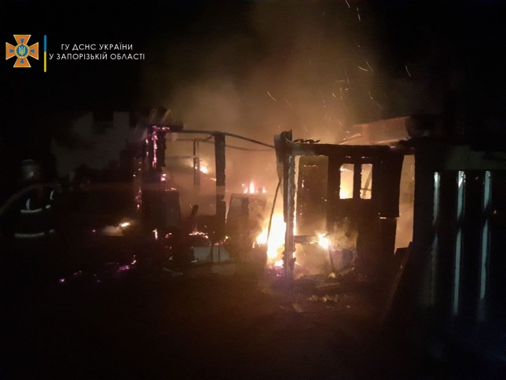 В Мелитопольском районе спасатели тушили пожар в частном доме