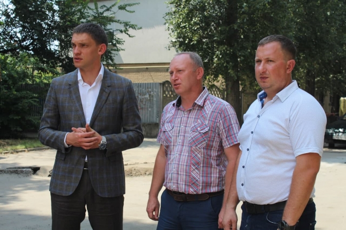 Мэр Мелитополя пообещал, что после ремонта исчезнет главная проблема улицы Шмидта (фото, видео)