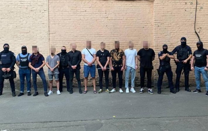 В Киеве задержали банду, грабившую иностранцев (фото)