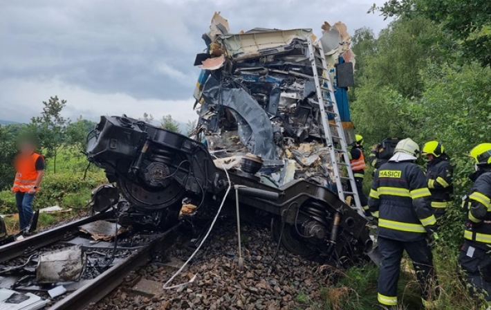 В Чехии столкнулись поезда, десятки пострадавших (фото)