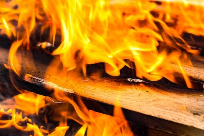 В Мелитополе прежде чем повеситься, женщина подожгла дом - первые подробности