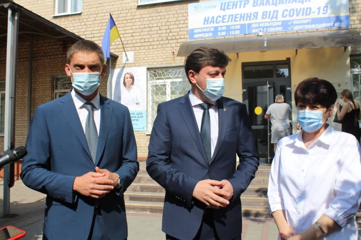 Чтобы не было дистанционки - мэр Мелитополя поставил задачу по вакцинации педагогов (фото, видео)