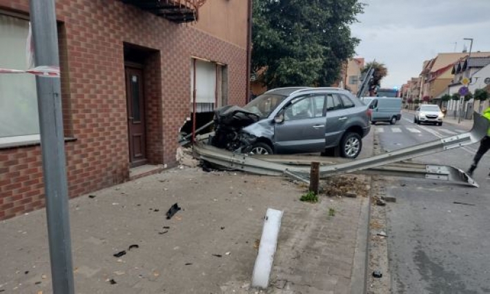 В Польше пьяный украинец протаранил жилой дом: чудом удалось избежать жертв, фото и видео