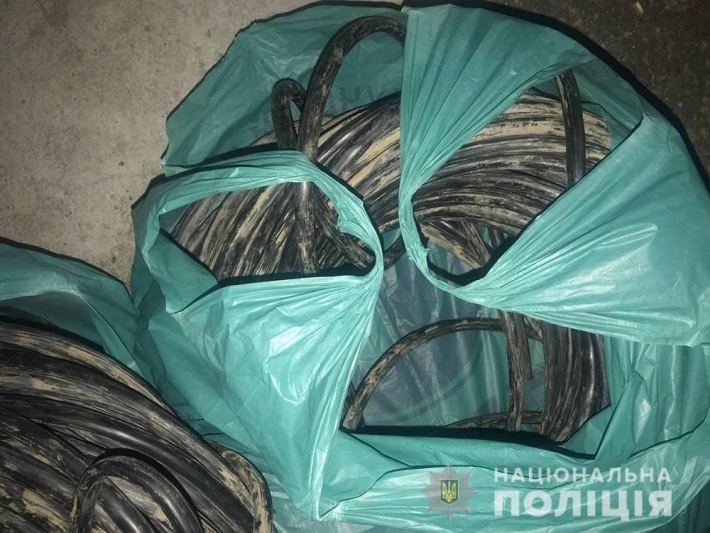 В Запорожье ночью трое мужчин украли 400 метров кабеля Укртелекома