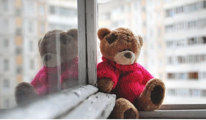 У девочки, выпавшей из окна 4 этажа в Бердянске - перелом черепа