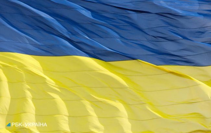 В Мариуполе парень сжег флаг Украины, а затем записал видео с извинениями