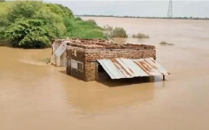 Китай и Индию затопили мощные наводнения